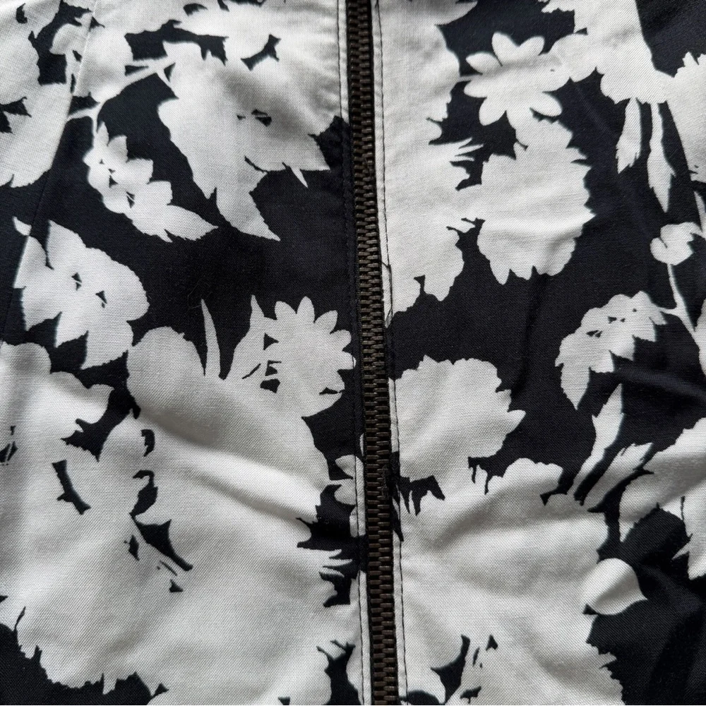 Pins & Needles Black and White Floral Skater Mini Skirt Floral Zip Up Juniors M‎